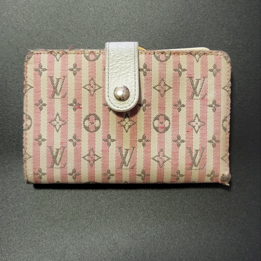Louis Vuitton Womens Striped Mini Lin Monogram Canvas Kiss Lock Wallet White Pin